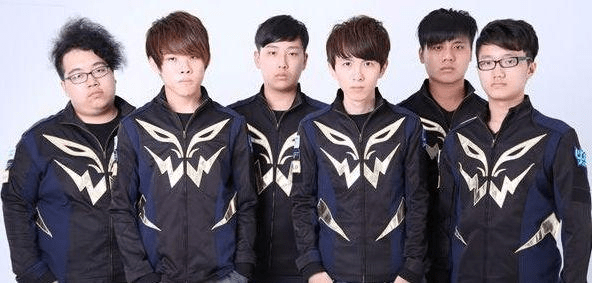 她在战术上 她在战术上